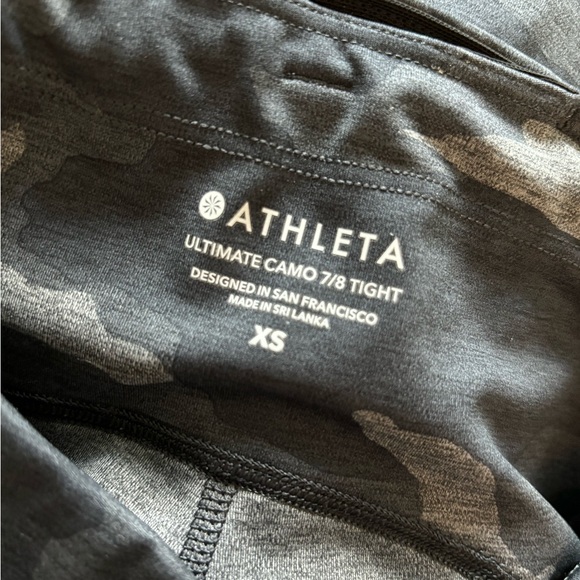 Athleta ultimate camo 7/8 leggings. Size XS. - Picture 2 of 2